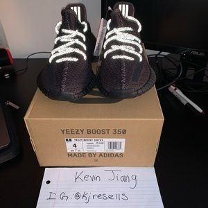 Yeezy v2 Non-Reflective Size 4